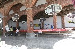 Ala comunale preparativi per il pranzo